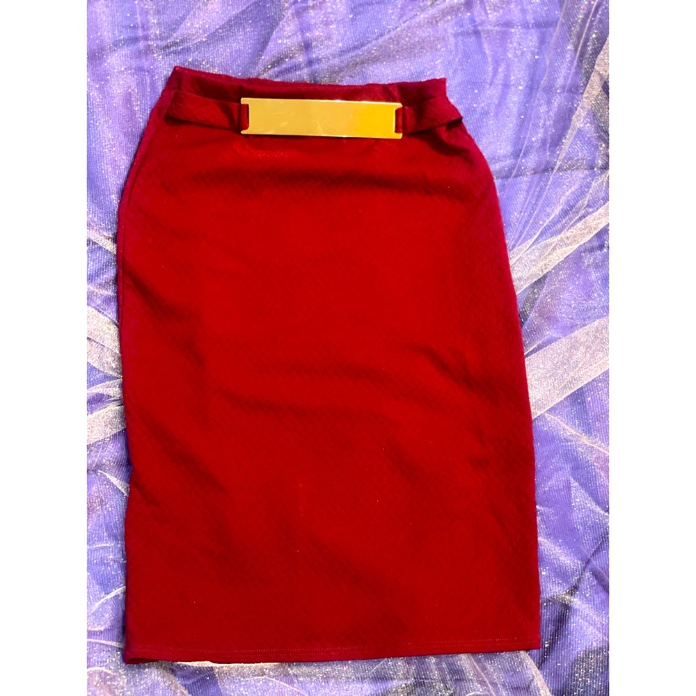 Short pencil skirt